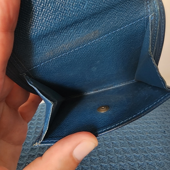 Louis Vuitton Authentic Epi Wallet Blue - Picture 8 of 10